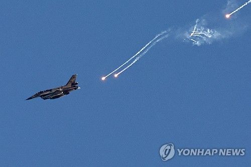 레바논에서 작전을 수행 중인 이스라엘 전투기