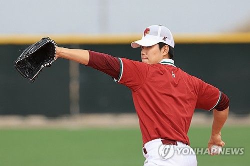 캐치볼 하는 김윤하