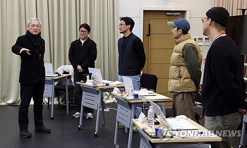 청년 교육단원 통합심사 현장 방문한 유인촌 장관