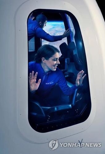 블루 오리진 우주캡슐의 대형 창문 