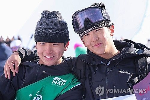 김건희-이채운 '다정하게'