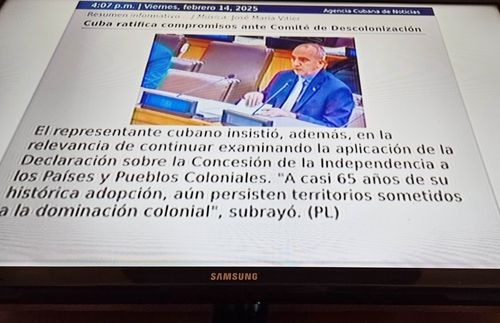 쿠바 내 한 지역에 설치된 삼성TV 모니터에 자막뉴스가 나오는 모습 