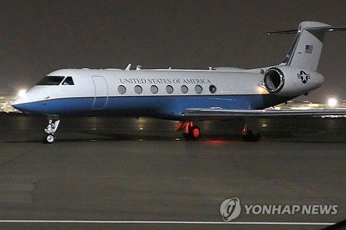 빈니크가 탑승하고 온 미 특별기