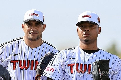 LG 선발진 책임질 두 외인 투수