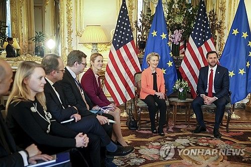 우르줄라 폰데어라이엔 EU집행위원장과 JD 밴스 미국 부통령