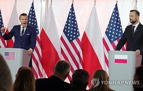 공동기자회견에 나선 미국과 폴란드 국방장관