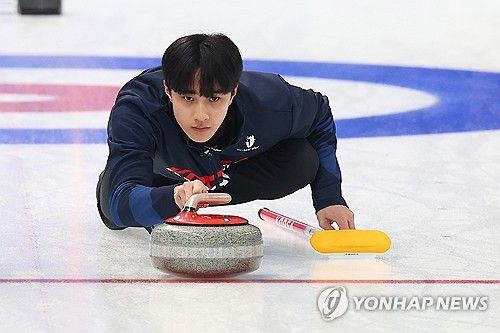 투구하는 김효준