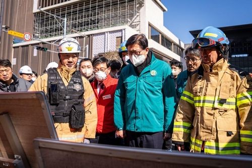 화재 상황 보고 받는 박형준 시장