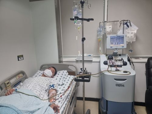 조혈모세포 기증 시술을 받고 있는 석영진 경장