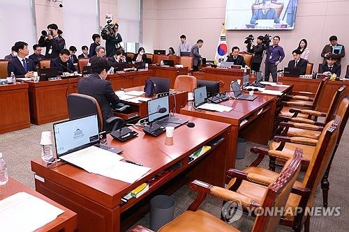 '명태균 특검법' 야당 단독 상정...퇴장한 여당 의원들