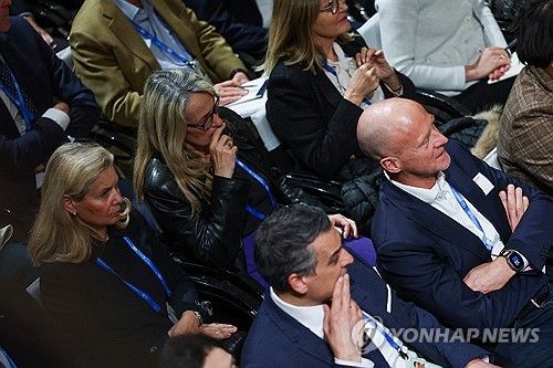 밴스 부통령 연설 듣는 청중