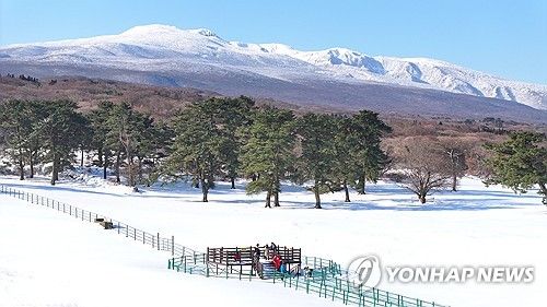 한라산의 가는 겨울이 아쉬워