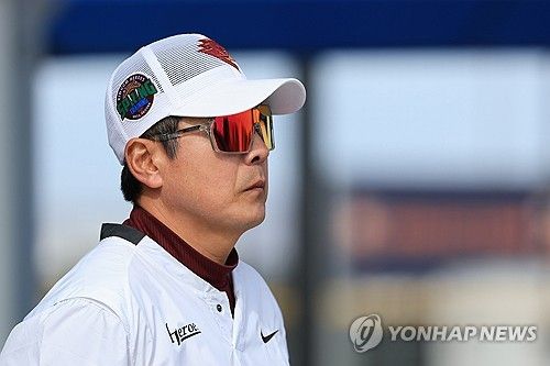 청백전 지켜보는 홍원기 감독