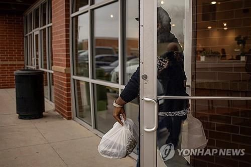 텍사스주에서 음식 배달에 나서는 이민자