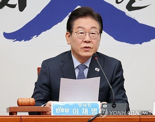 발언하는 이재명 대표