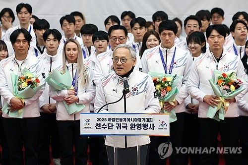 환영사하는 유인촌 장관