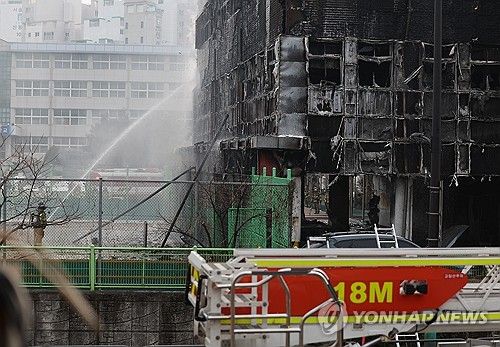 무학여고 급식실 화재 진압 나선 소방관들
