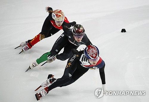 여자 1,500ｍ 준결승에서 질주하는 최민정