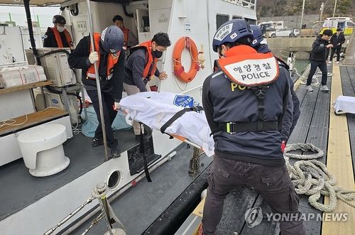 시신 이송하는 부안해경