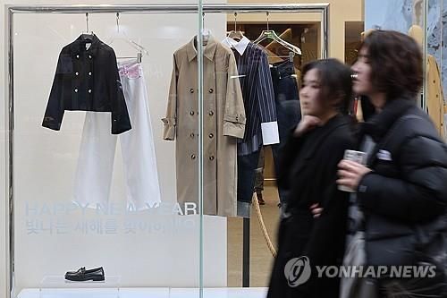 쇼윈도에 찾아온 봄 