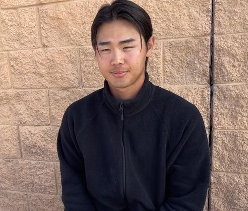 캠프에서 인터뷰하는 이영빈