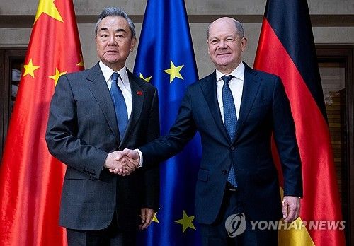 독일 총리 만난 왕이 중국 중앙외사판공실 주임