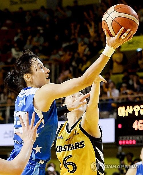 김단비 '들어가라!'