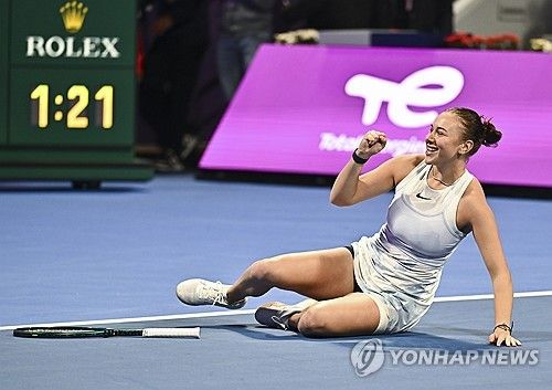 우승 확정과 함께 기뻐하는 아니시모바