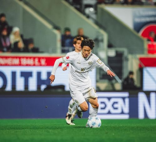 드리블하는 이재성