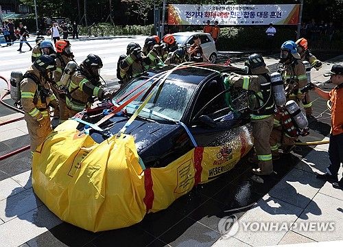 포켓식 수조로 전기차 화재 진압