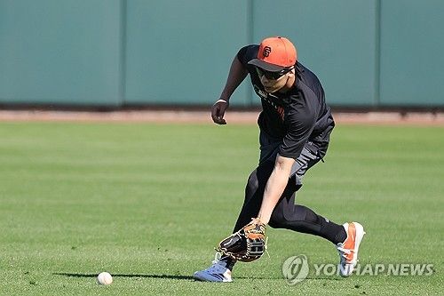 외야 수비 훈련하는 이정후