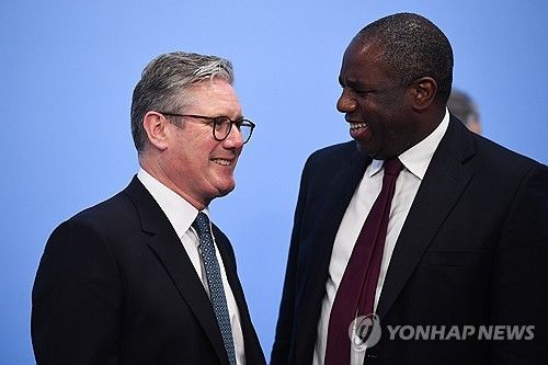 스타머 총리와 데이비드 래미 외무장관