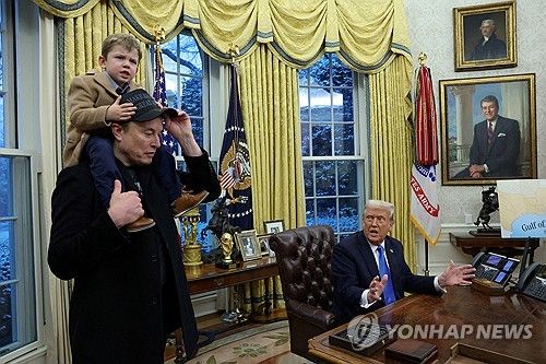 트럼프 대통령 집무실의 머스크