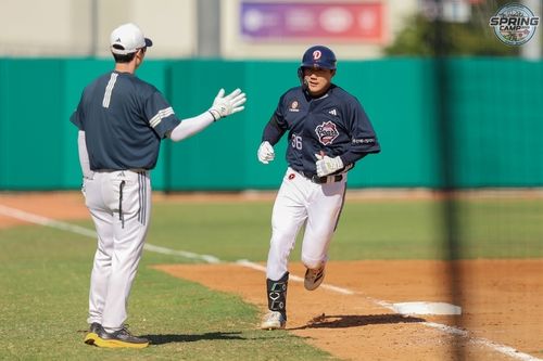 타자 MVP 추재현(오른쪽)