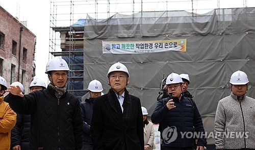 안전 점검하는 유인촌 장관