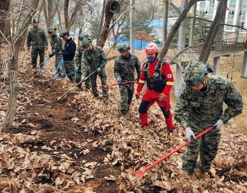 군 장병 대상 산불 방화선 구축 요령 교육