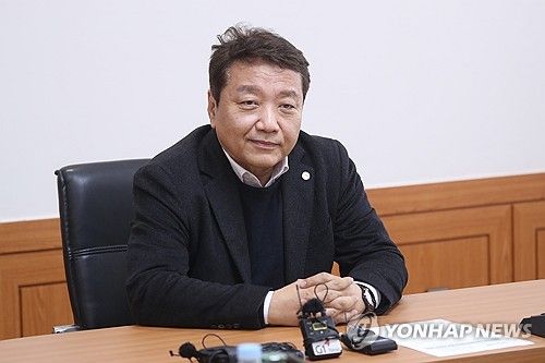 강원대와 통합 계획 발표하는 박덕영 강릉원주대 총장