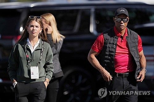 카이 트럼프(왼쪽)과 타이거 우즈.