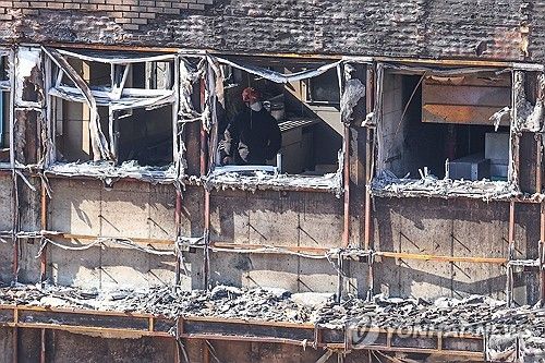 무학여고 화재현장 감식 나선 경찰·소방