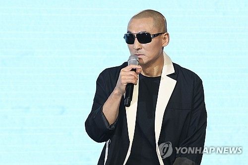 인사말하는 김진원