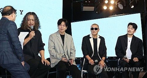 인사말하는 YB 허준
