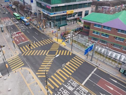노란 횡단보도 설치 모습
