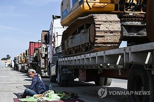 가자지구 향하는 중장비