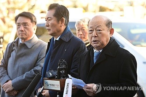 입장 밝히는 송두환 전 국가인권위원장