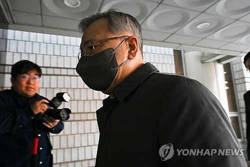 '대장동 50억 클럽' 1심 선고 공판 출석하는 박영수 전 특검