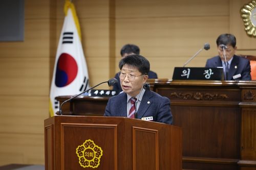 5분 발언 하는 조덕연 부여군의원 