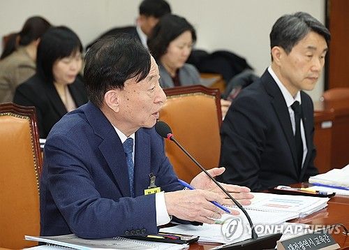 답하는 설동호 대전시교육감