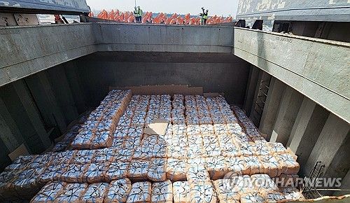 배에 실린 해외 원조용 쌀