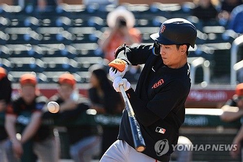 라이브 배팅서 파울 타구 치는 이정후