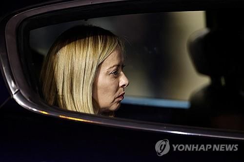 파리 회동 마치고 돌아가는 조르자 멜로니 이탈리아 총리